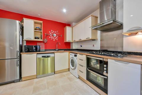 3 bedroom terraced house to rent, Baynton Road, Old Woking, Woking, GU22