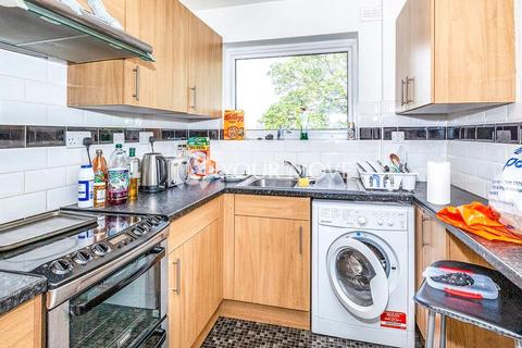 3 bedroom flat for sale, Mandeville Court Strode Street, Surrey TW20