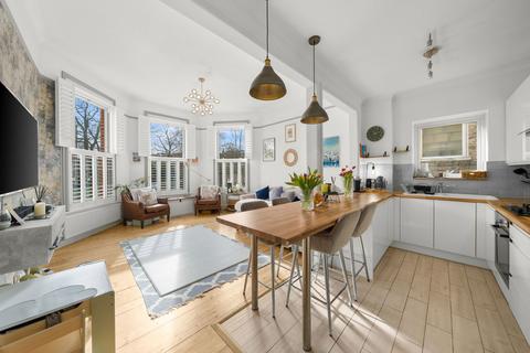 2 bedroom flat for sale - Christchurch Avenue, London, NW6