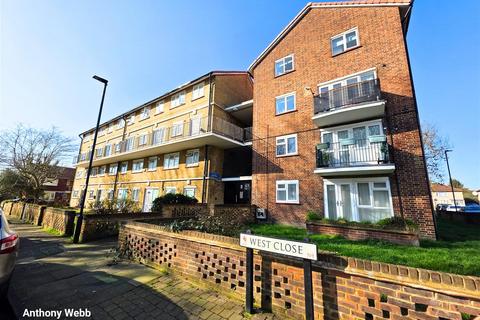 West Close, Edmonton, N9