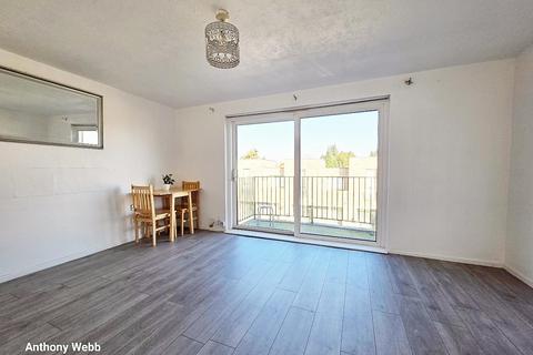 2 bedroom maisonette for sale, West Close, Edmonton, N9