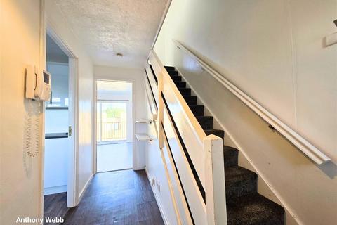 2 bedroom maisonette for sale, West Close, Edmonton, N9