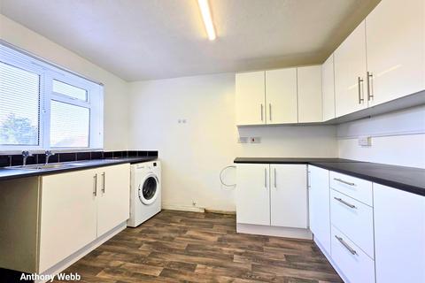 2 bedroom maisonette for sale, West Close, Edmonton, N9