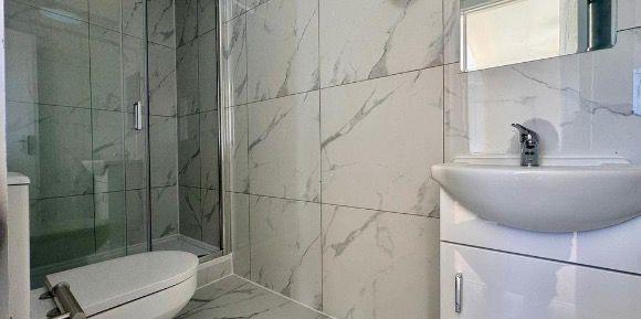 Bathrom 5.jpg
