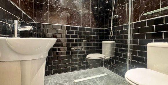 Bathroom 1.jpg