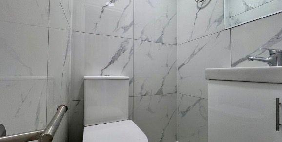 Batnroom 2.jpg