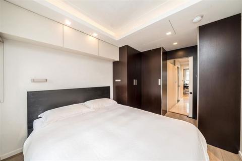 1 bedroom flat to rent, Brompton Square, London SW3