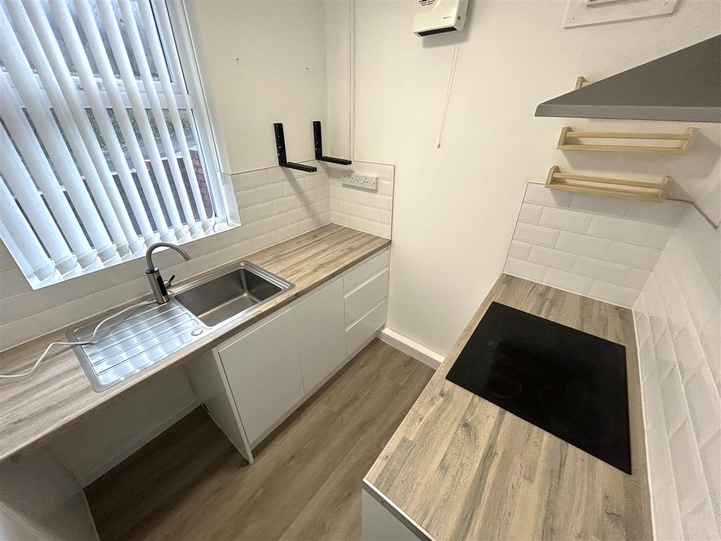 Kitchen 2.JPG