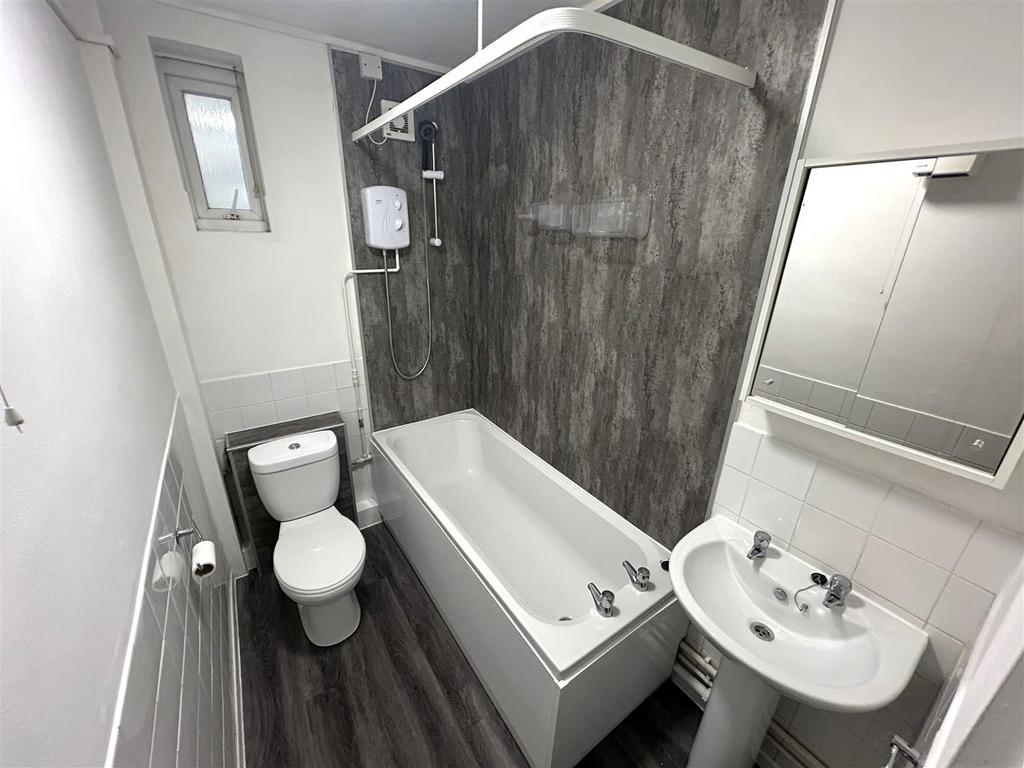 Bathroom.JPG