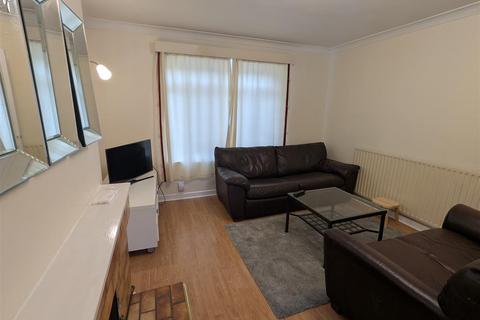 3 bedroom end of terrace house to rent, Presthope Road, Birmingham