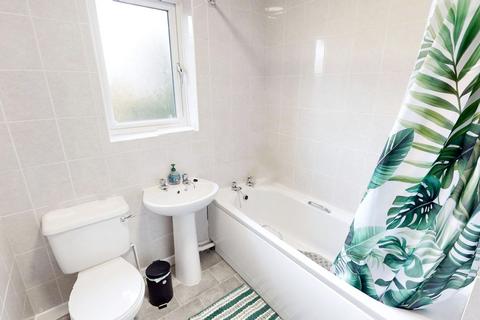 3 bedroom semi-detached house to rent, Hazeldene, Westhoughton, BL5