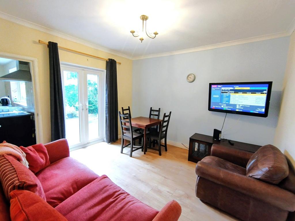 Bright, well-kept living room with wood-effect ...