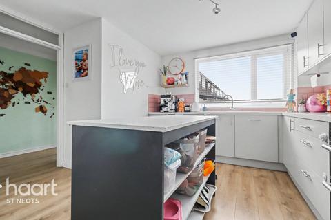 3 bedroom semi-detached house for sale, Howitts Gardens, Eynesbury