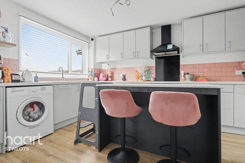 3 bedroom semi-detached house for sale, Howitts Gardens, Eynesbury