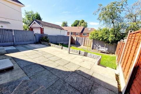2 bedroom semi-detached house to rent, Woodward Road, Prestwich, M25