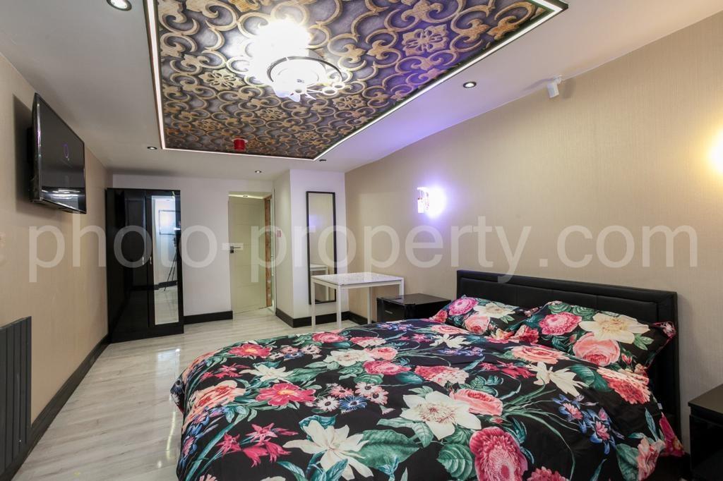 Well-presented bedroom with a decorative recess...