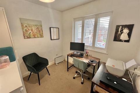 2 bedroom apartment for sale, Woodacres Court, Wilmslow