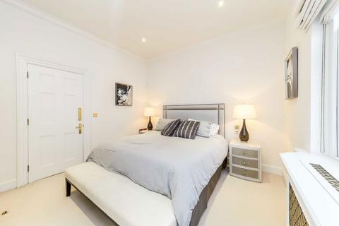 2 bedroom flat to rent, Chesterfield Hill, London W1J