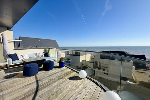 undefined, Fishermans Beach, Hythe, Kent