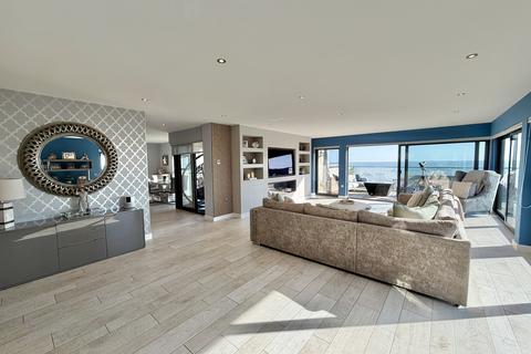 undefined, Fishermans Beach, Hythe, Kent
