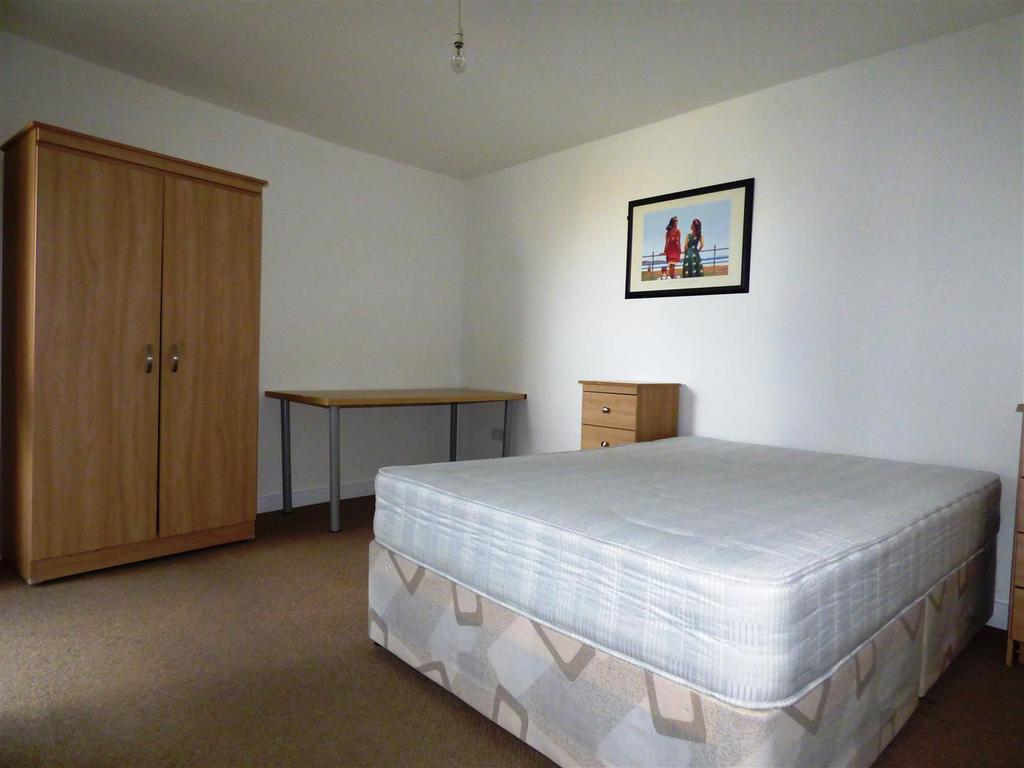 Bed 1.JPG