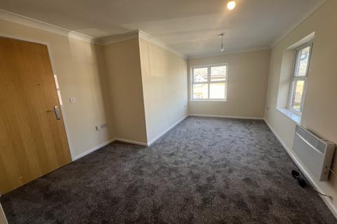 2 bedroom flat to rent, Douglas Road, Staines TW19