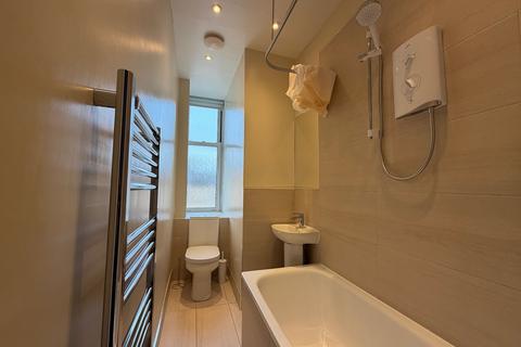 2 bedroom flat to rent, Leith Walk, Edinburgh EH6