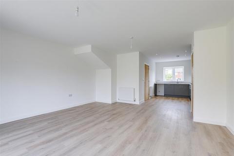 3 bedroom semi-detached house for sale, Daniels Way, Hucknall NG15