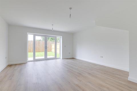 3 bedroom semi-detached house for sale, Daniels Way, Hucknall NG15