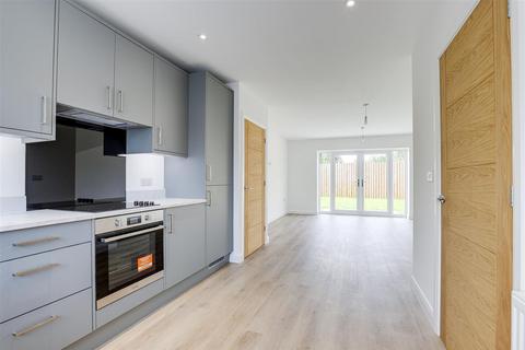 3 bedroom semi-detached house for sale, Daniels Way, Hucknall NG15