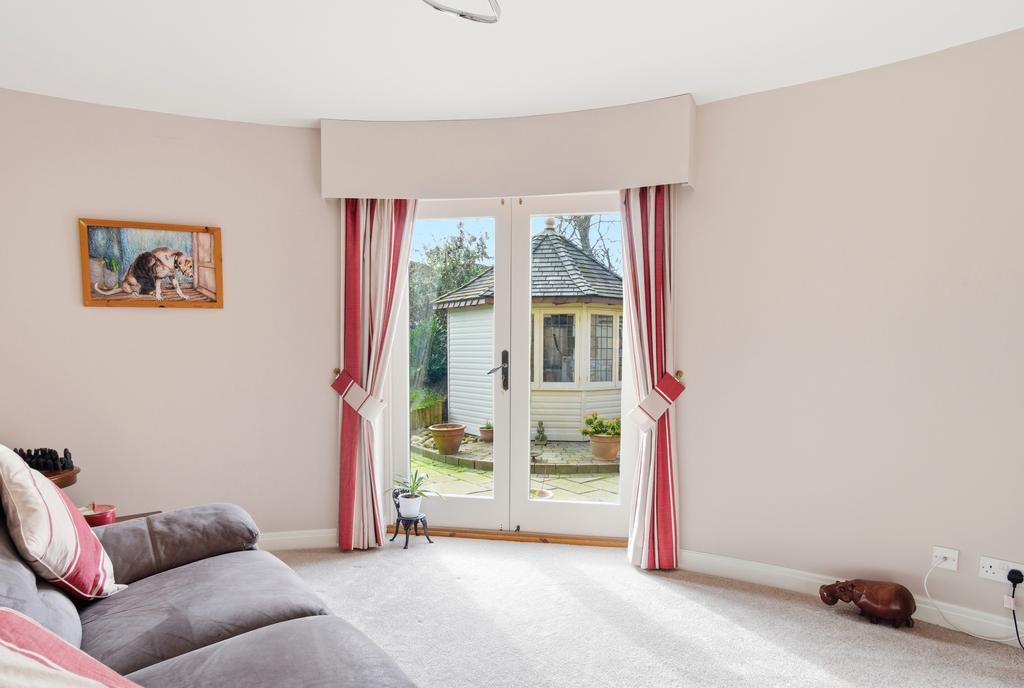 Roundhillscourt025
