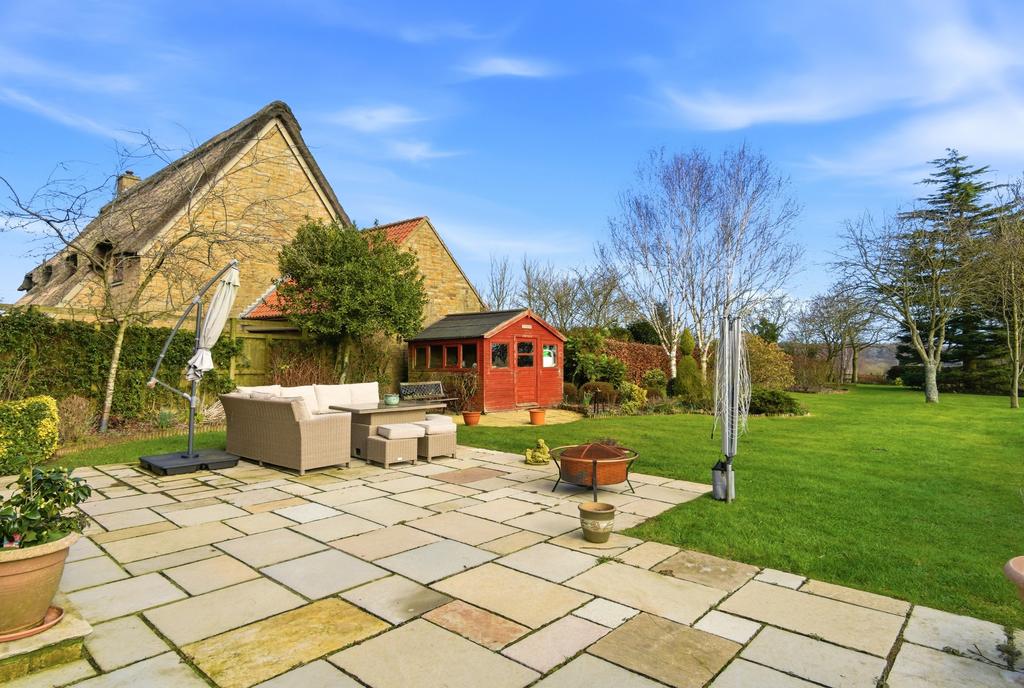 Roundhillscourt008