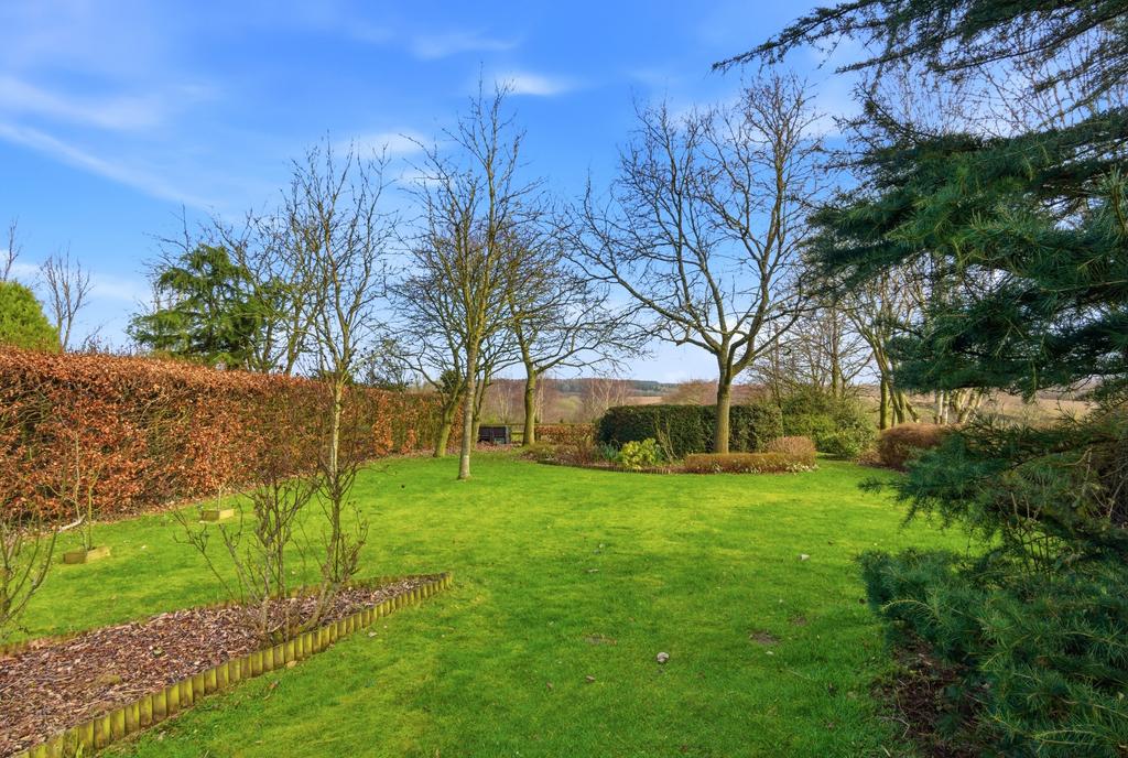 Roundhillscourt013