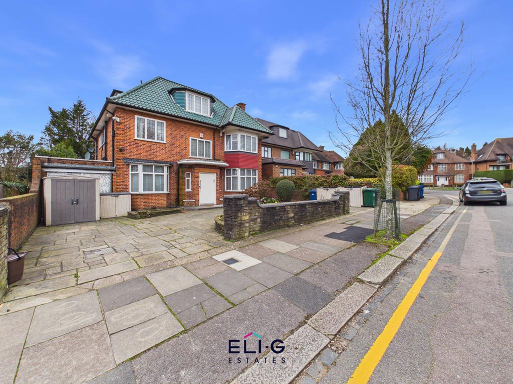 Large 6 bed detached house for sale Raleigh Close