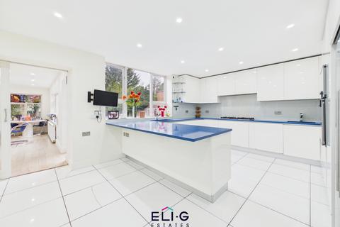6 bedroom detached house for sale, Raleigh Close, NW4