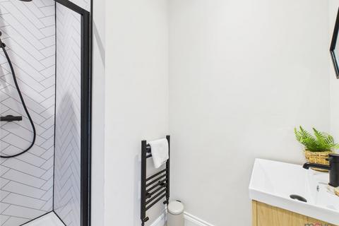 1 bedroom in a house share to rent, 37 Henry Road, Gloucester GL1
