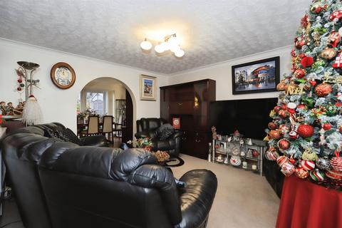 4 bedroom detached house for sale, Naylor Close, Kidderminster