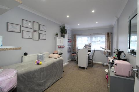 5 bedroom detached house for sale, Spratling Street, Manston, Ramsgate