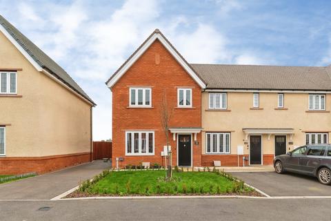 3 bedroom end of terrace house for sale, Oregano Close, Melksham