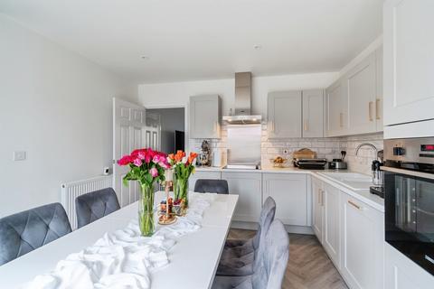 3 bedroom end of terrace house for sale, Oregano Close, Melksham