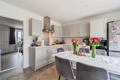 3 bedroom end of terrace house for sale, Oregano Close, Melksham