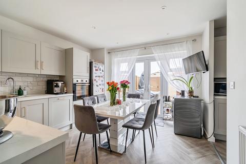 3 bedroom end of terrace house for sale, Oregano Close, Melksham