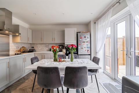 3 bedroom end of terrace house for sale, Oregano Close, Melksham