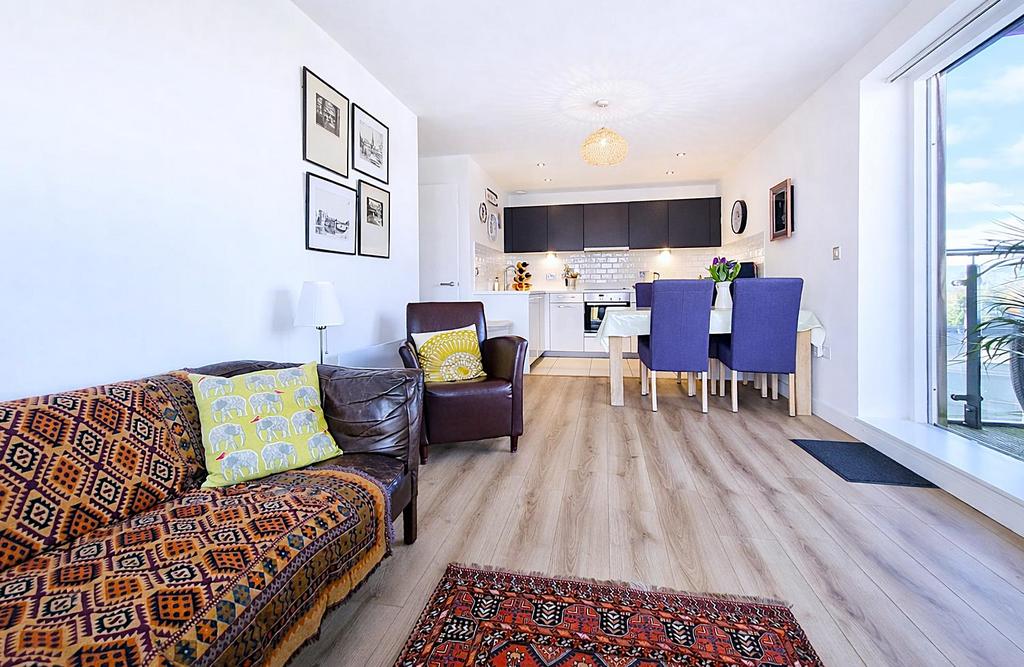 Open Plan Living Room/Kitchen