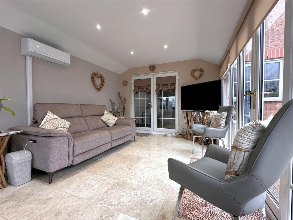 Living Area 492