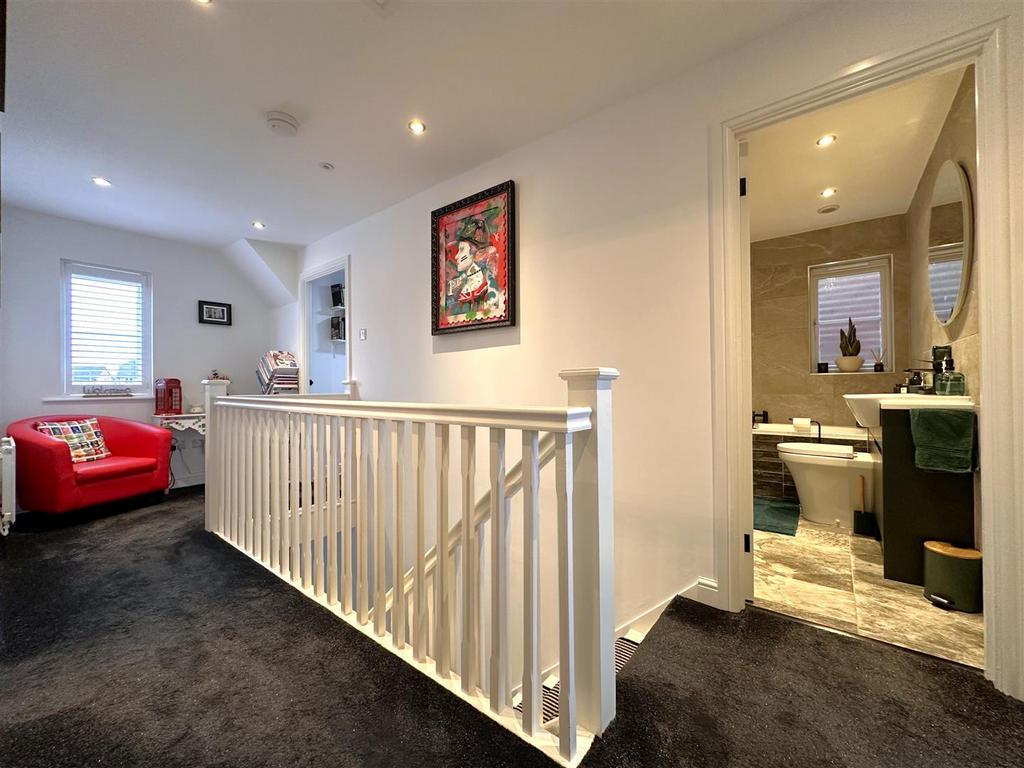 Galleried First Floor Landing 412
