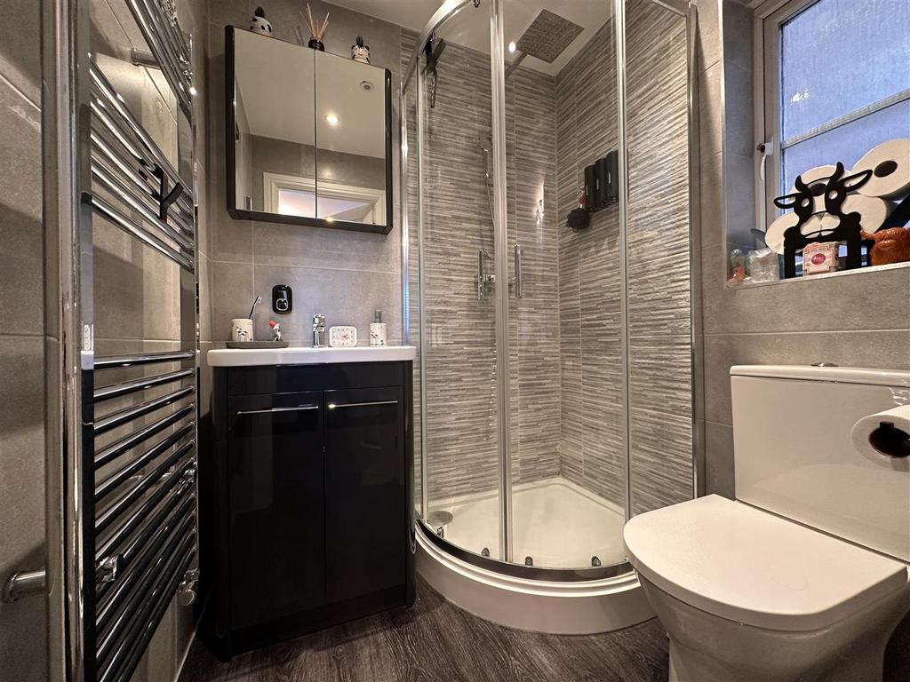 Stylish En-Suite Shower Room 401