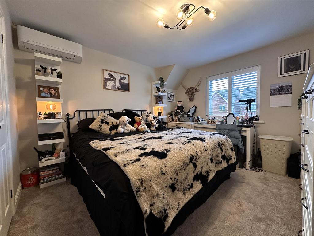 Master Bedroom 393
