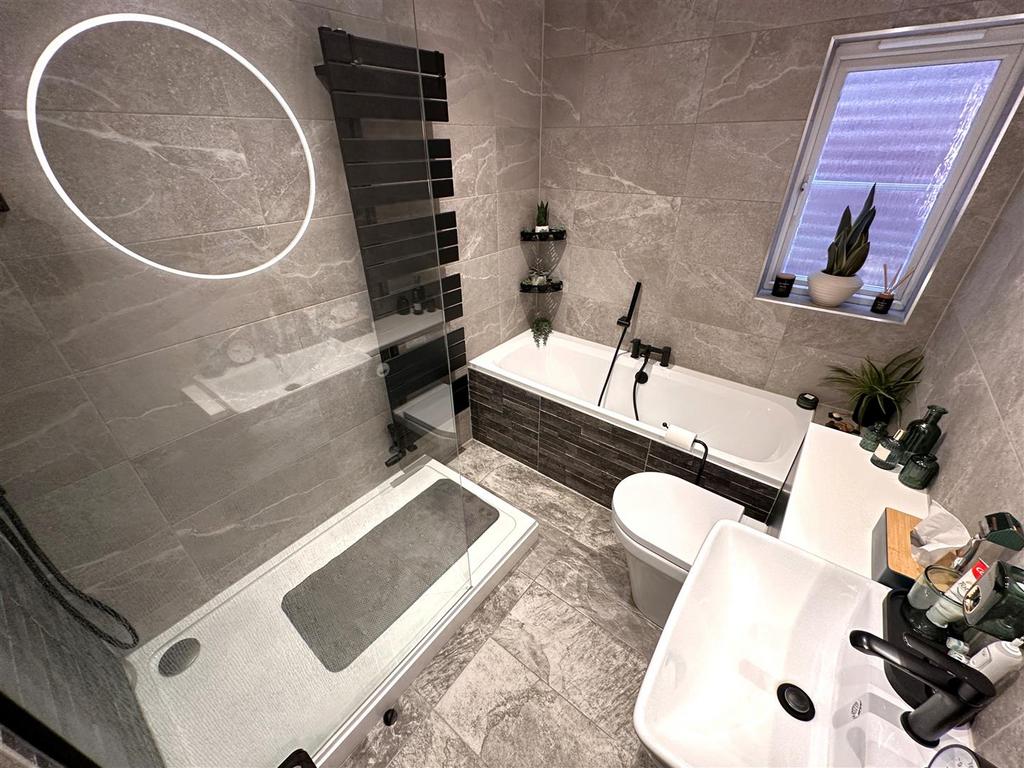 Fabulous Four-Piece Bathroom 390