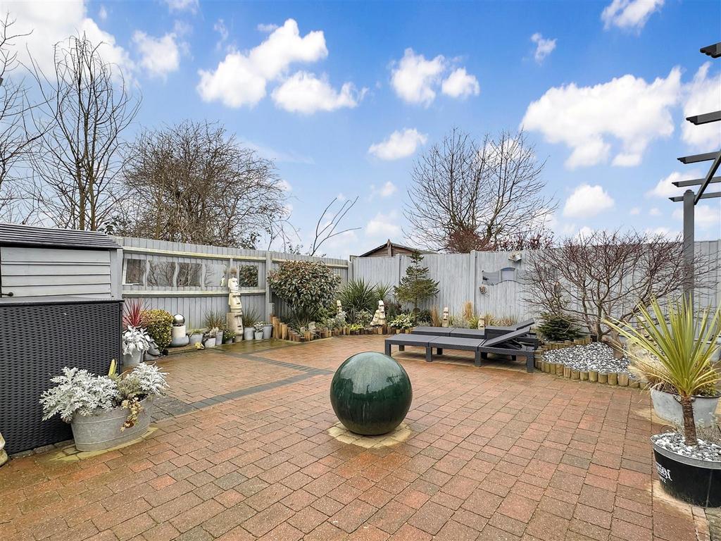 Landscaped Garden 506